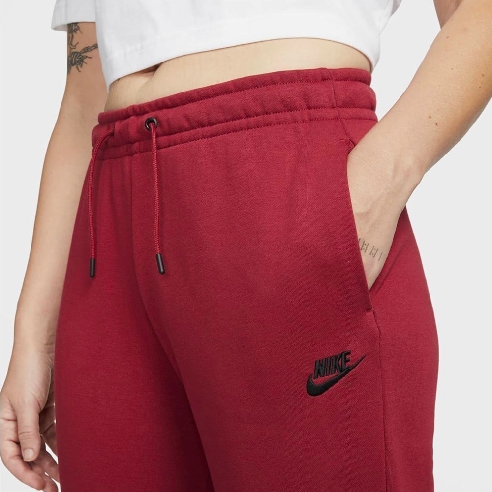 NWT Nike women’s XL pomegranate red mid rise loose fit joggers - Picture 2 of 11